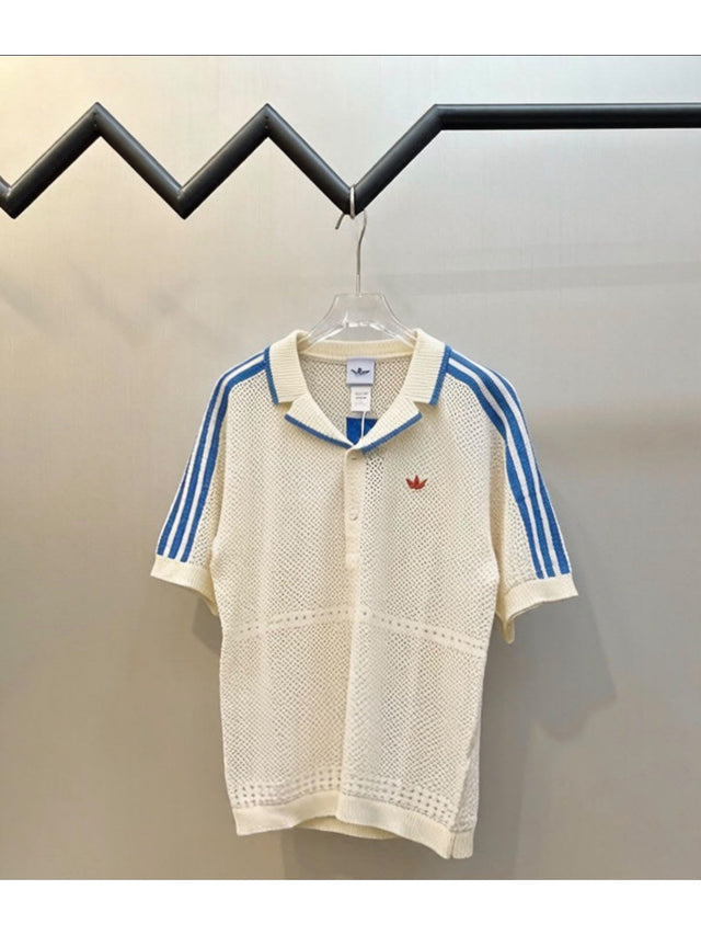 Remera polo Adidas crema con tiras celestes