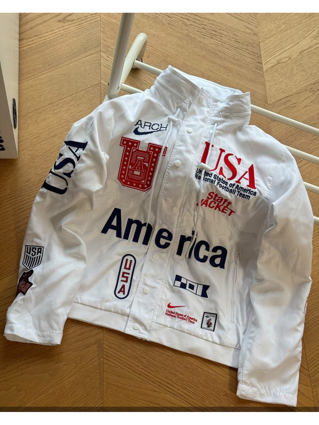 Campera Nike blanca America con gr�ficos