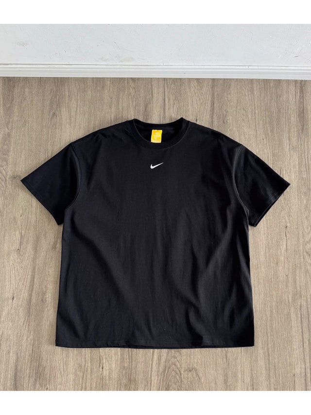 Remera Nike negra con swoosh