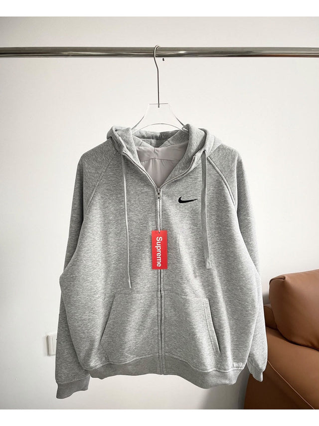 Buzo Nike gris con swoosh grande