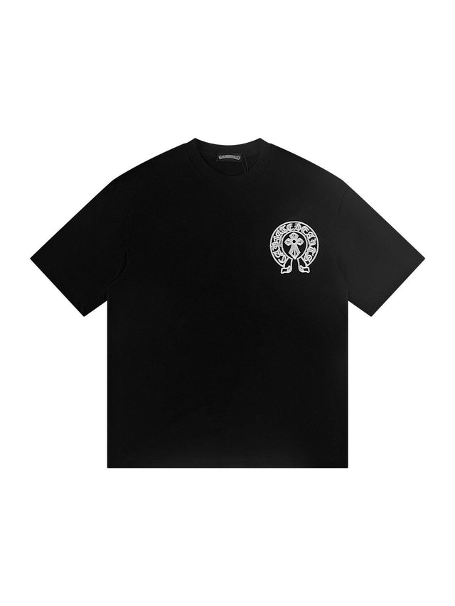 Remera negra con emblema gris y cruz posterior | Chrome Hearts