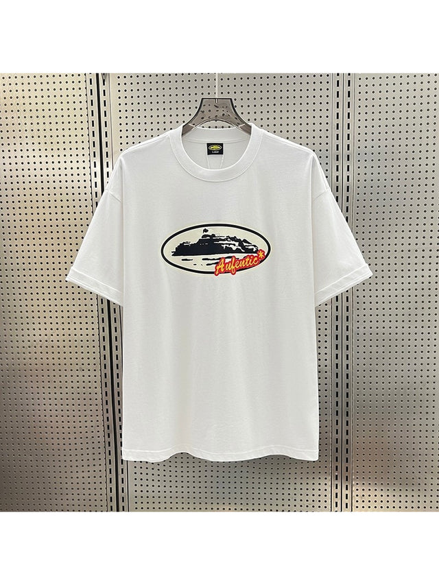 Remera blanca con emblema y detalle naranja | Corteiz