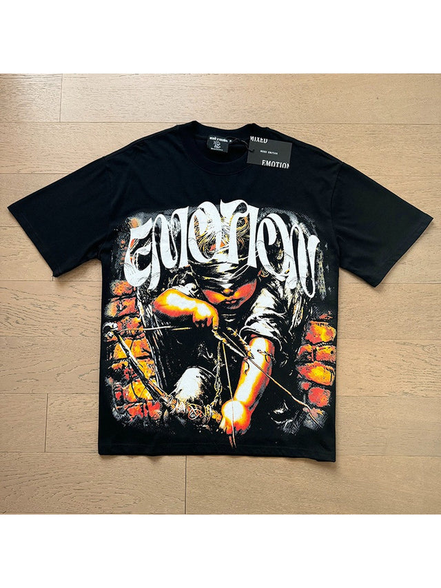 Remera negra con figura enmascarada � Mixed Emotion | Mixed Emotion
