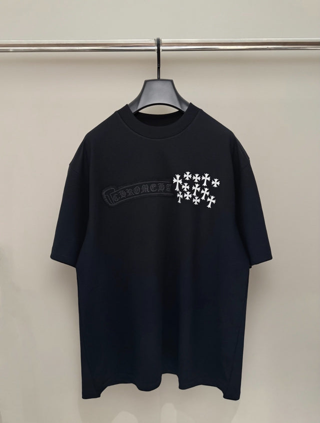 Remera negra con estampado de cruces en cascada — Chrome Hearts