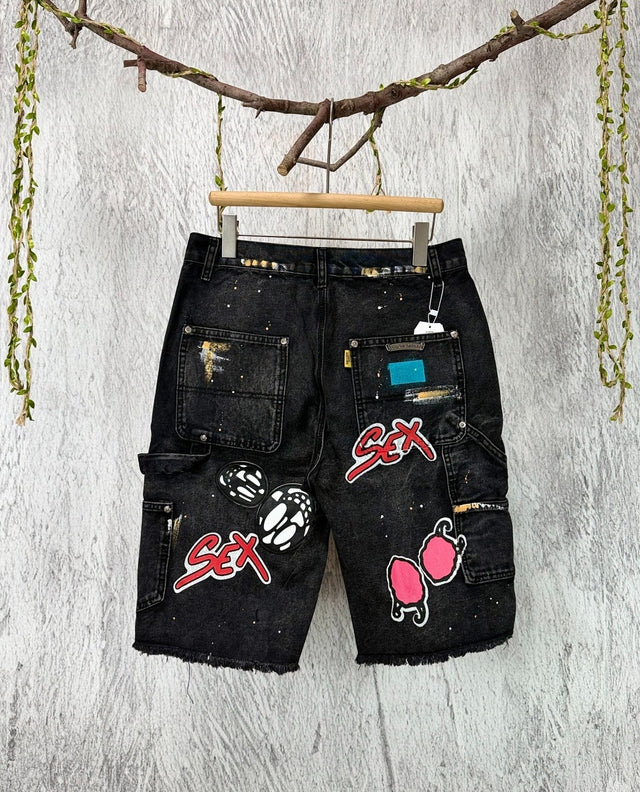 Bermuda de jean negra con parches gráficos — Chrome Hearts