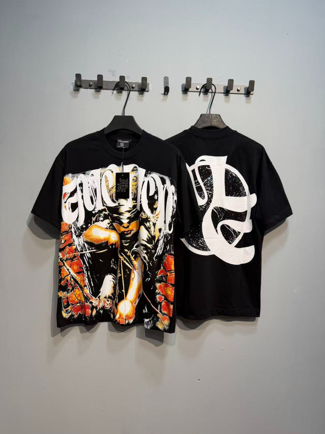 Remera negra con figura enmascarada · Mixed Emotion — Mixed Emotion