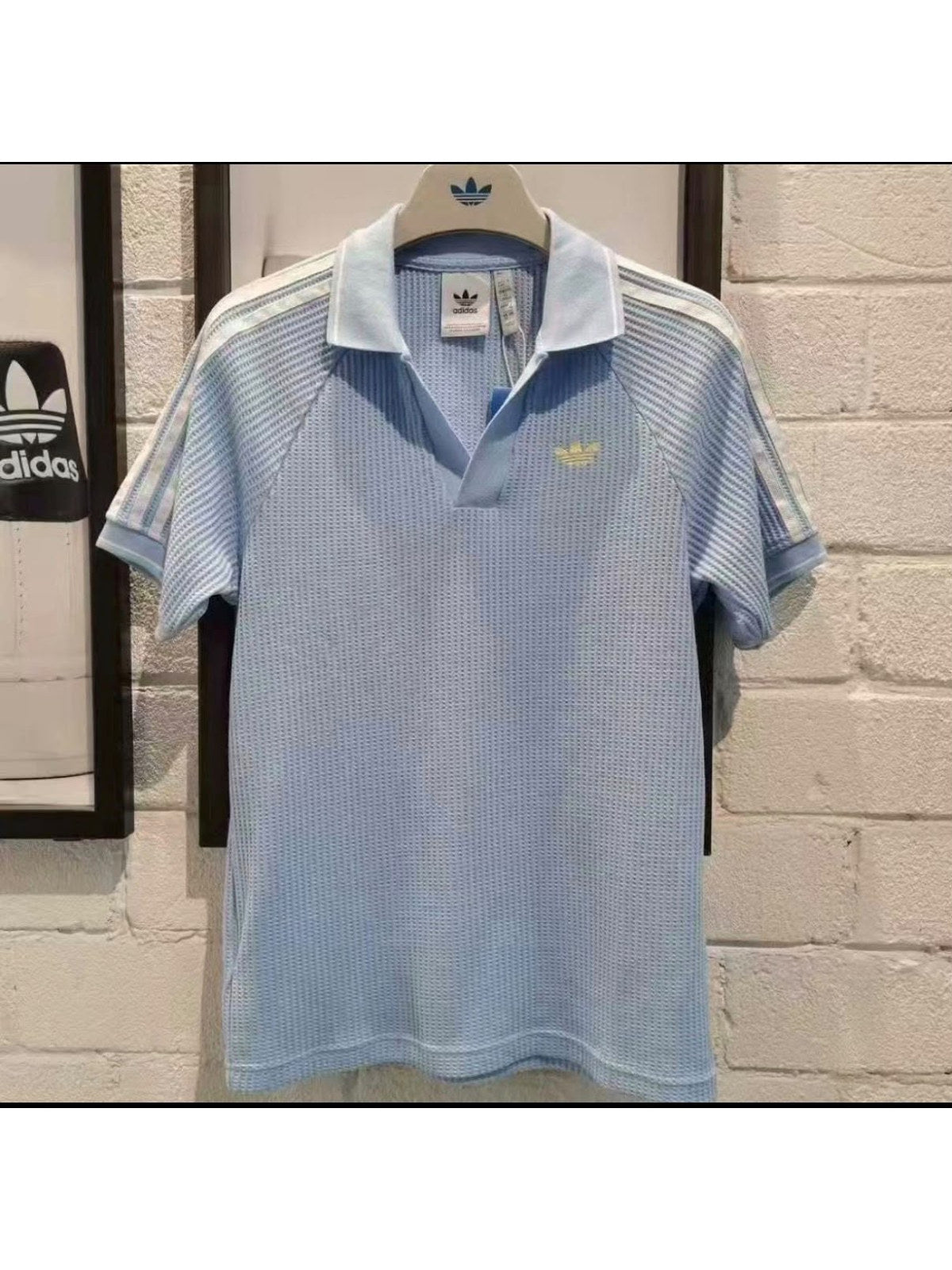 Remera polo Adidas celeste