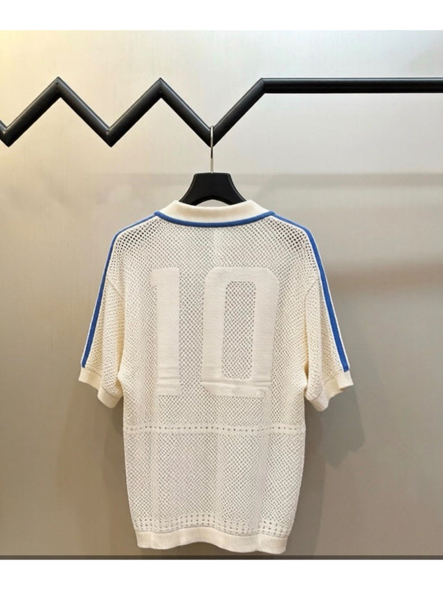 Remera deportiva Adidas crema con rayas celestes