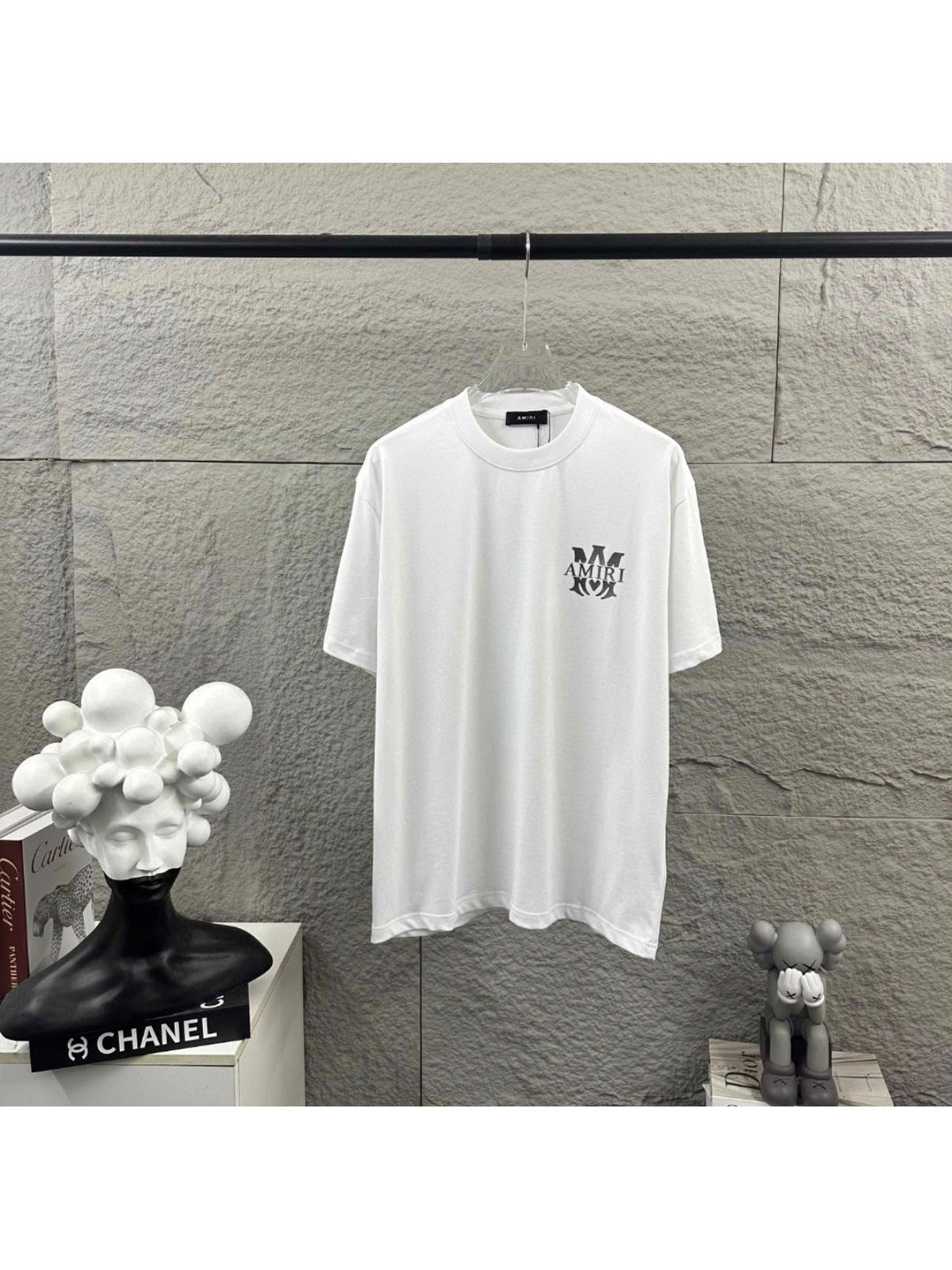 Remera Amiri blanca con monograma negro