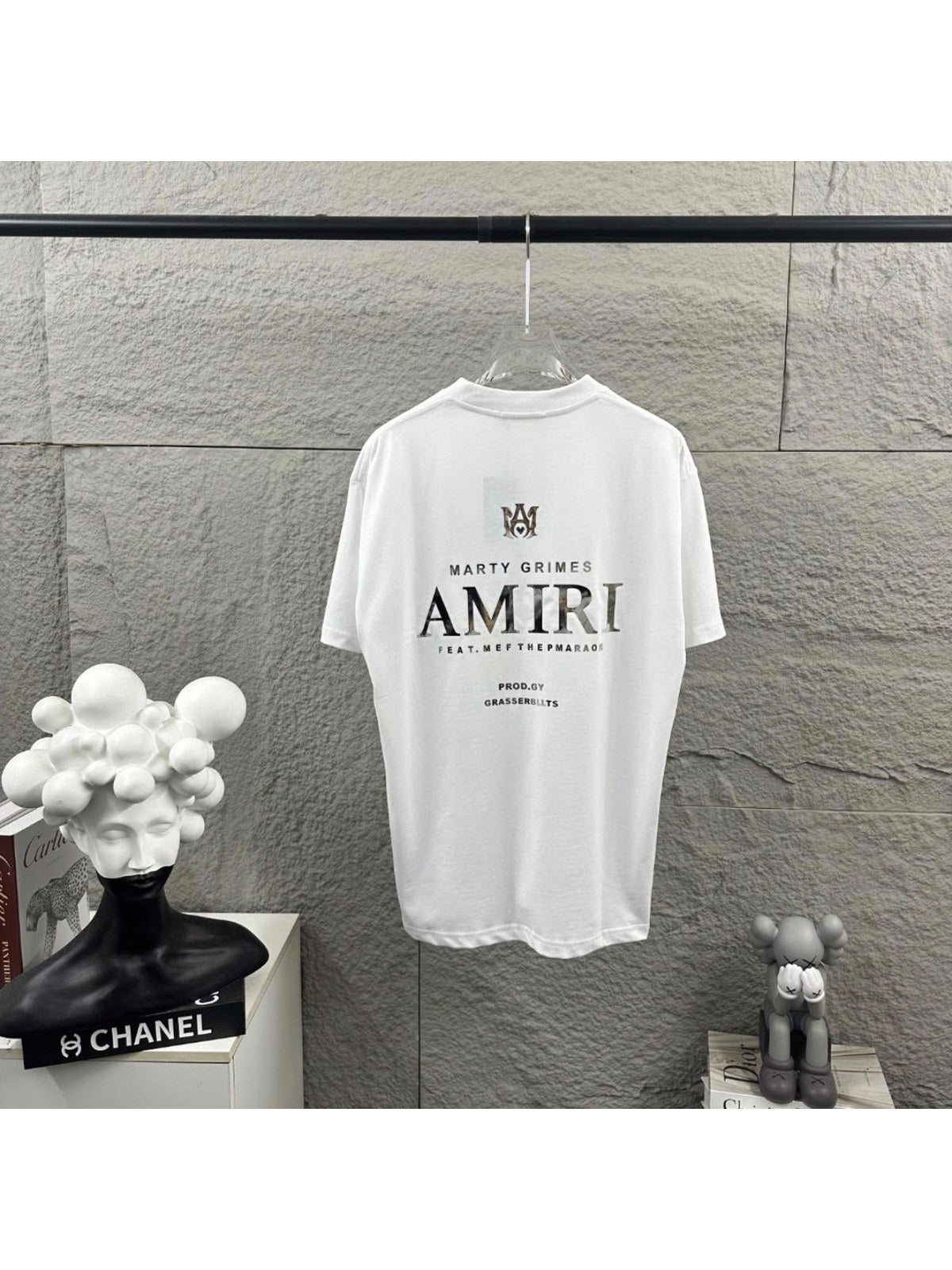 Remera Amiri blanca con monograma negro