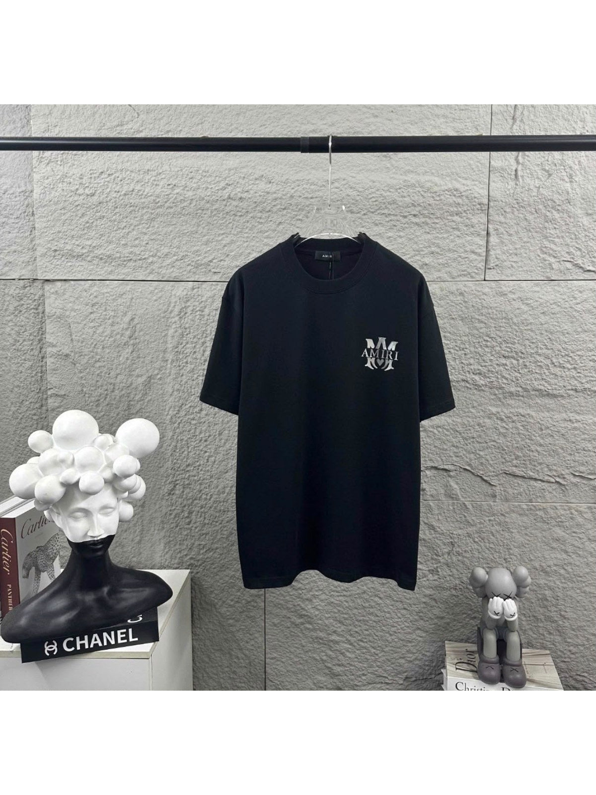 Remera Amiri negra con logo celeste