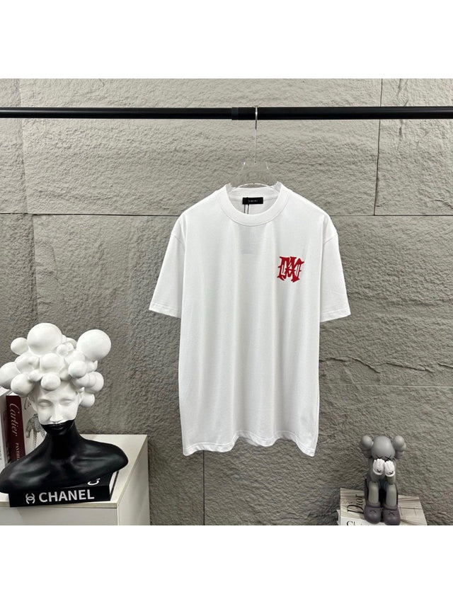 Remera Amiri blanca con monograma rojo peque�o