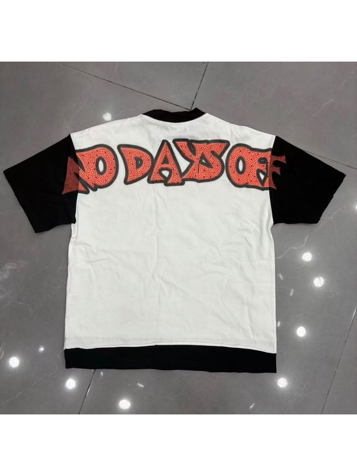 Remera Life Hustle collage blanca y negra