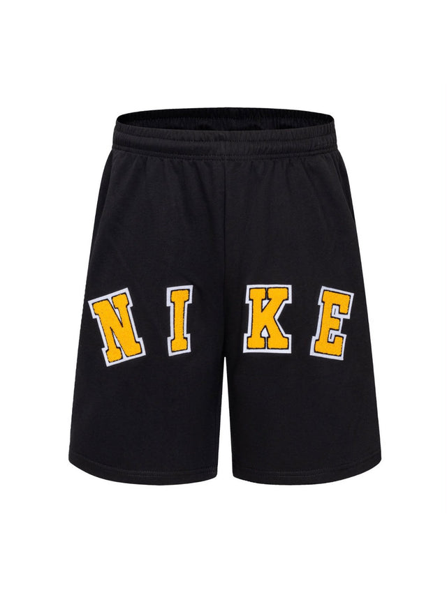 Short Nike negro con letras amarillas