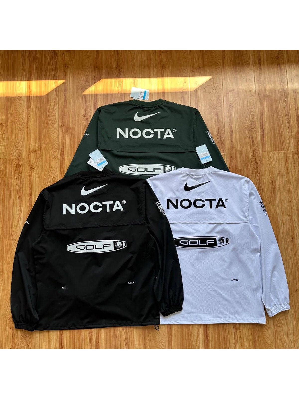 Camperas Nike Nocta en verde, negro y blanco