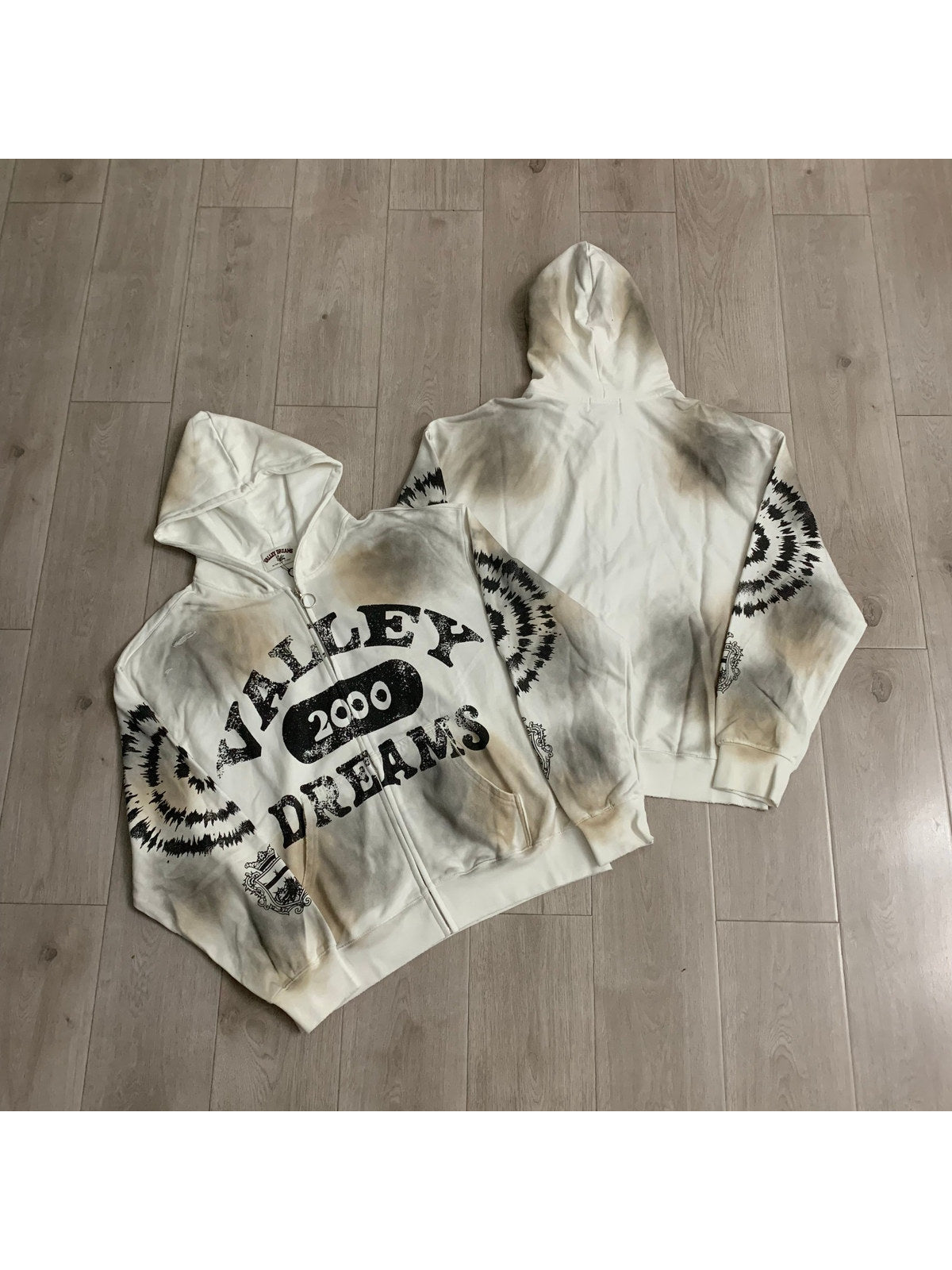 Buzo crema con lavado y Valley 2000 Dreams � Valley | Valley