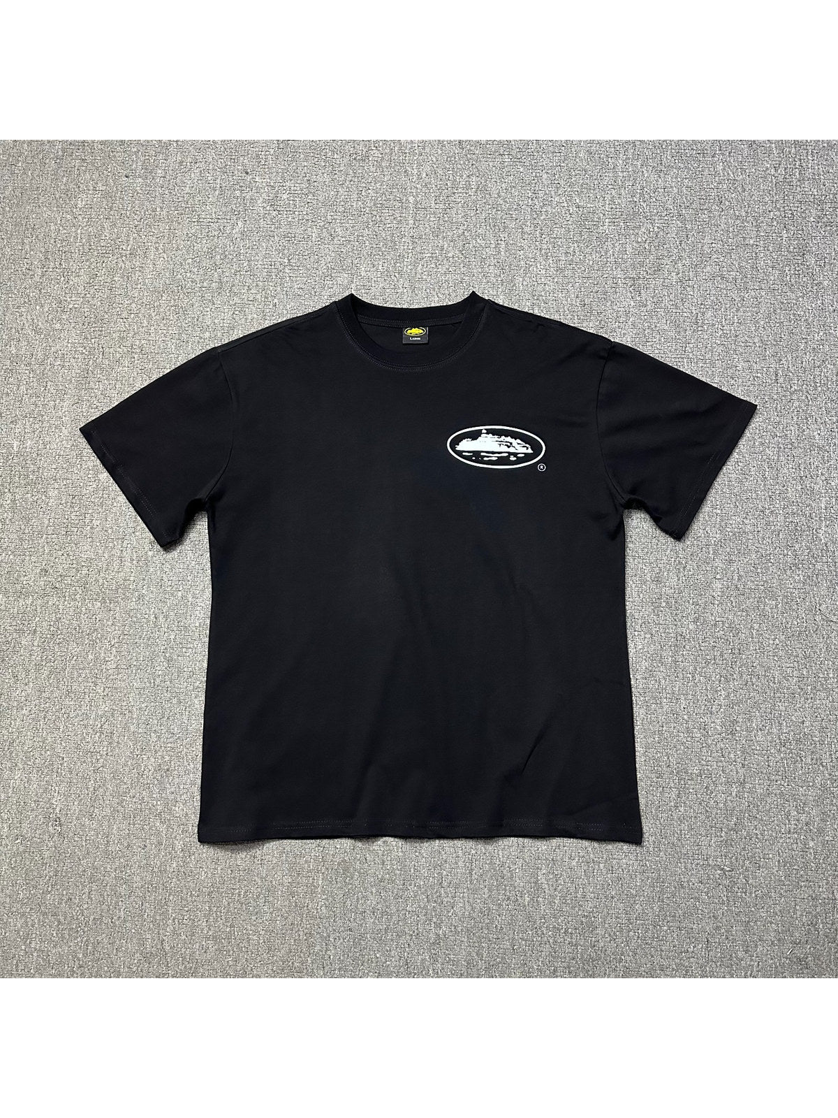 Remera negra con emblema peque�o | Corteiz