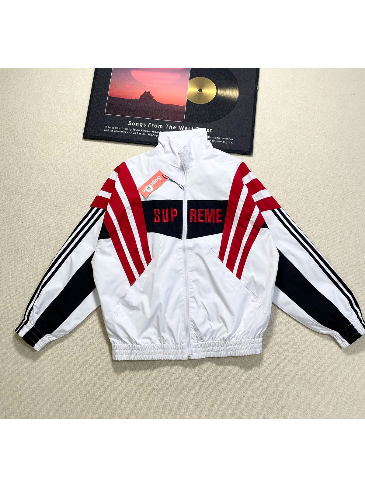 Campera blanca con franjas rojas y negras � Supreme | Supreme