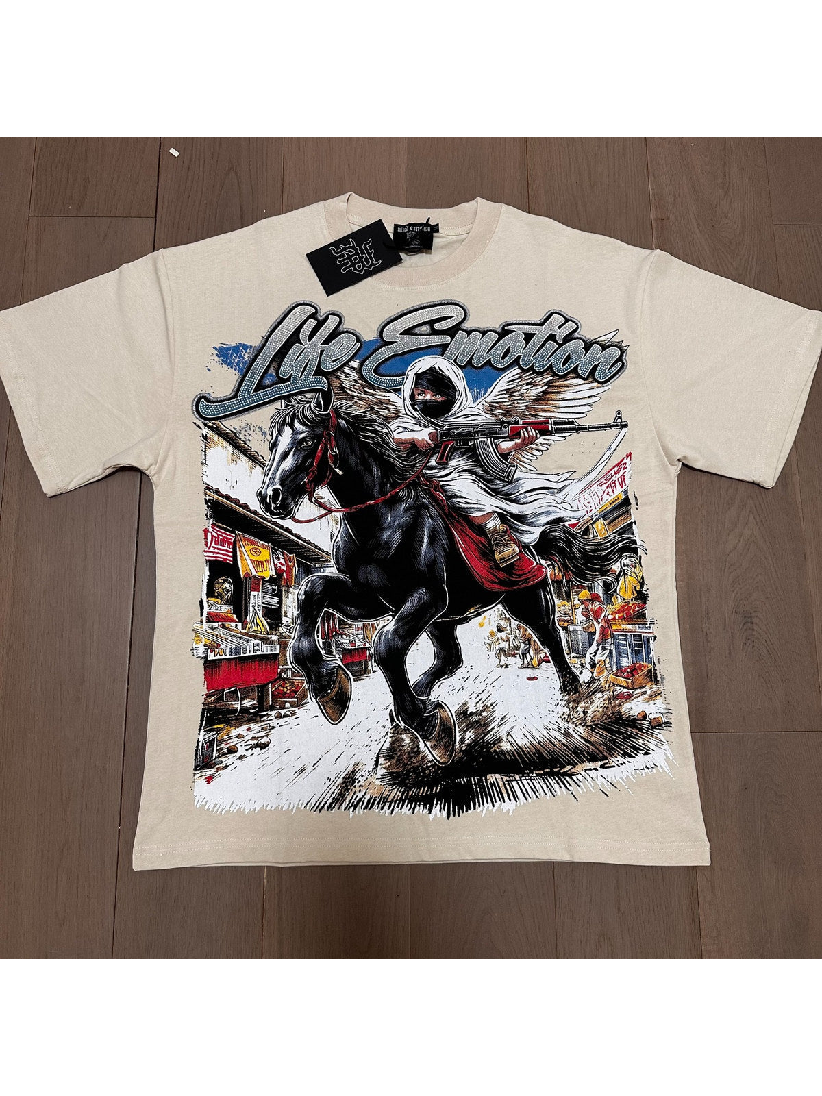 Remera crema con jinete y paisaje � Mixed Emotion | Mixed Emotion