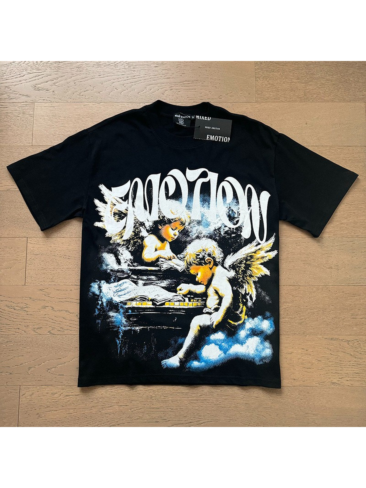 Remera negra con �ngeles sobre nubes � Mixed Emotion | Mixed Emotion