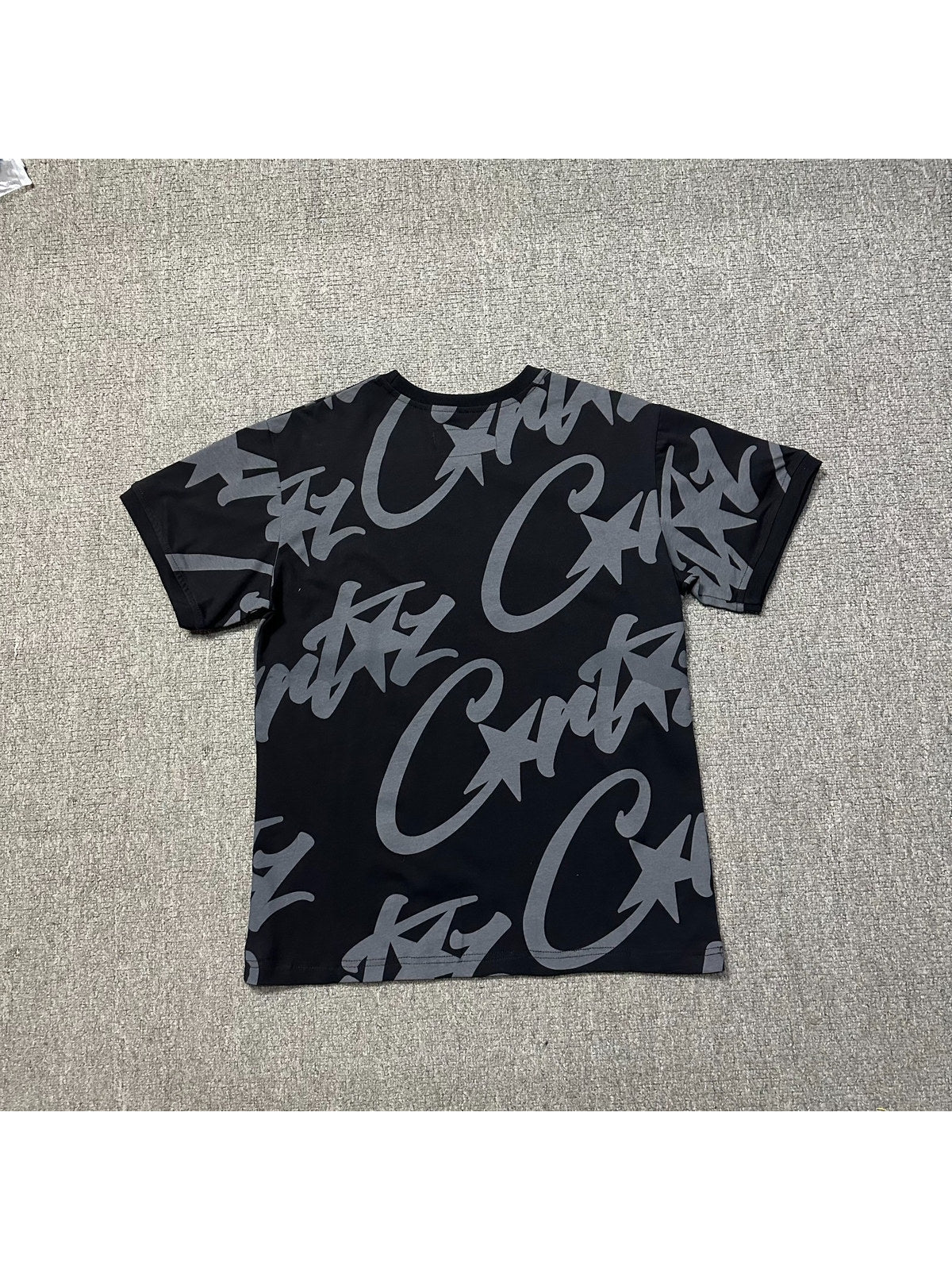 Remera negra con logos grises integrales | Corteiz