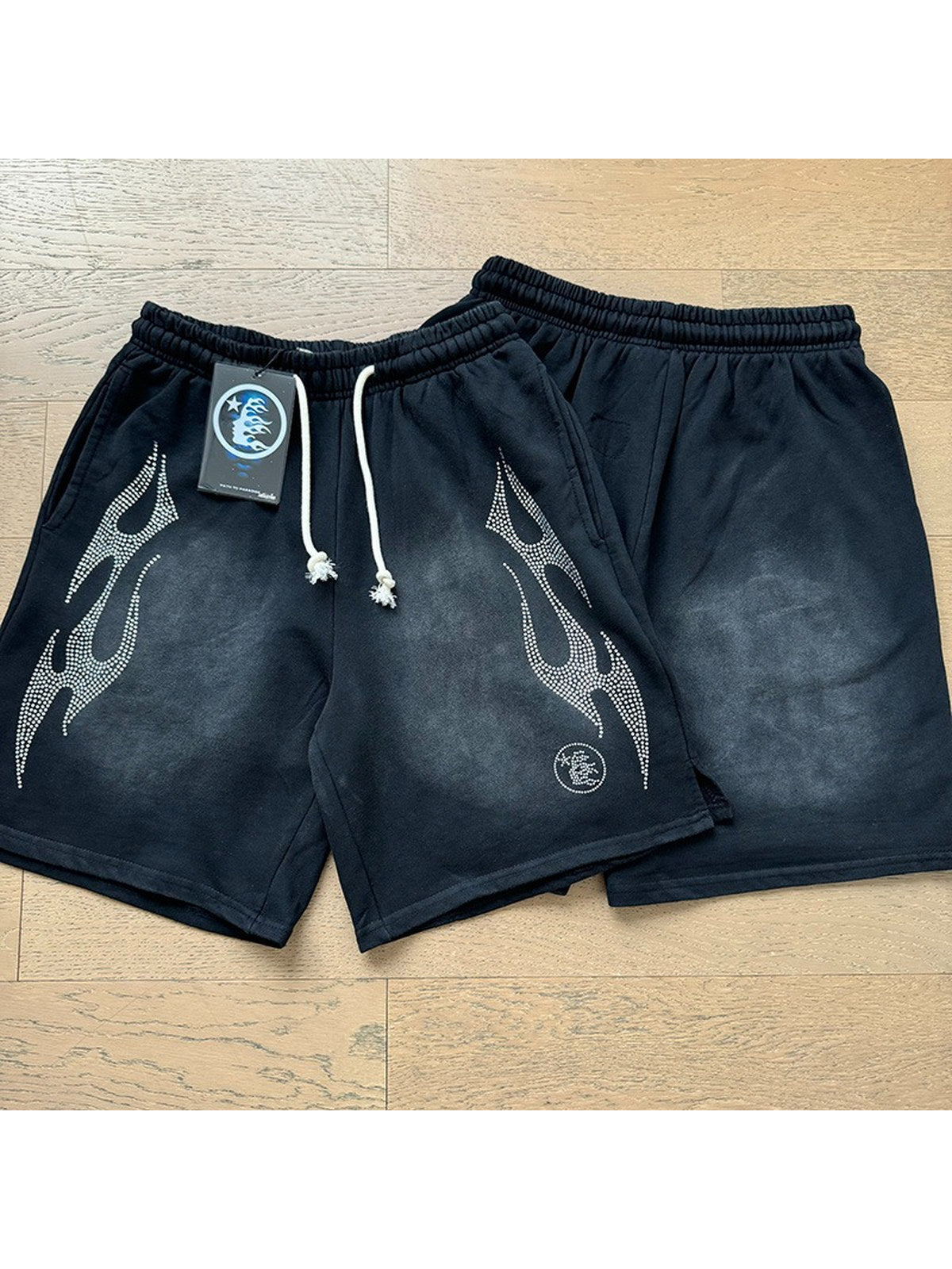 Short Hellstar negro lavado con llamas grises | Hellstar