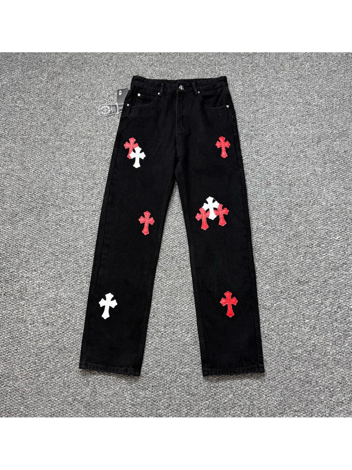 Jean negro con cruces rojas y blancas | Chrome Hearts