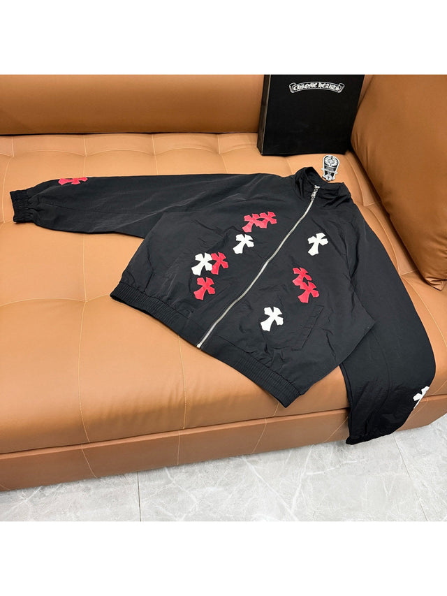 Campera negra con cierre y cruces rojas y blancas | Chrome Hearts