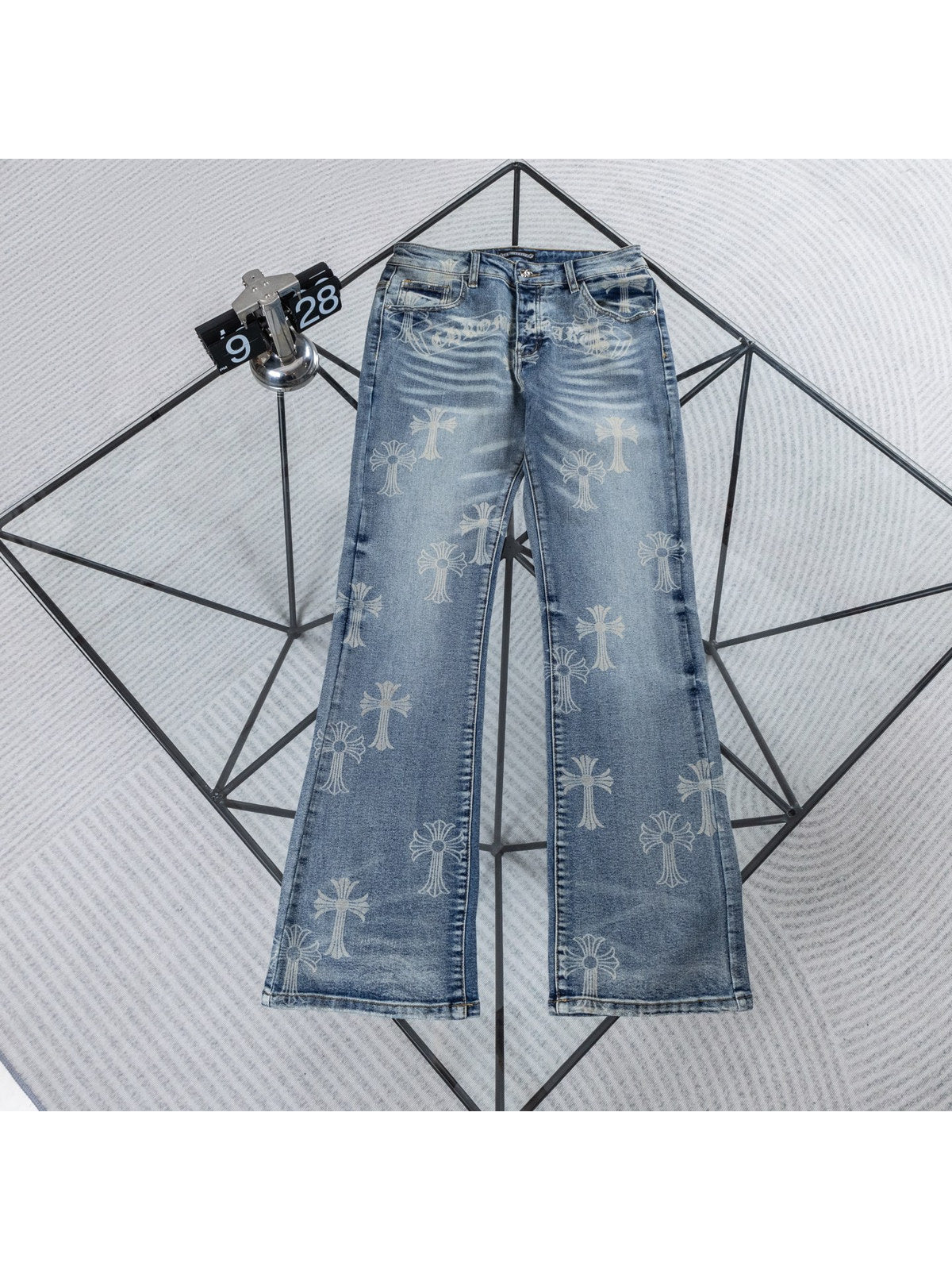 Jean azul claro con cruces y efecto desgastado | Chrome Hearts