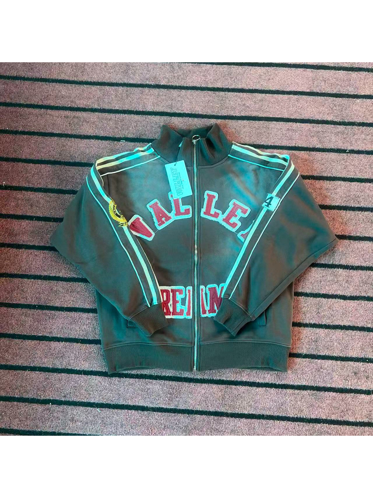 Campera verde con franjas claras � Valley | Valley
