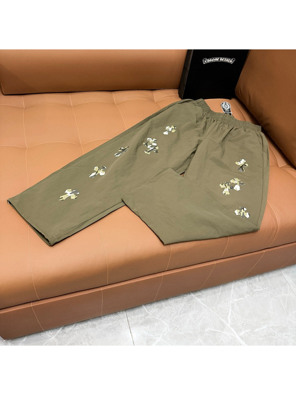 Pantalón verde oliva con cruces claras | Chrome Hearts