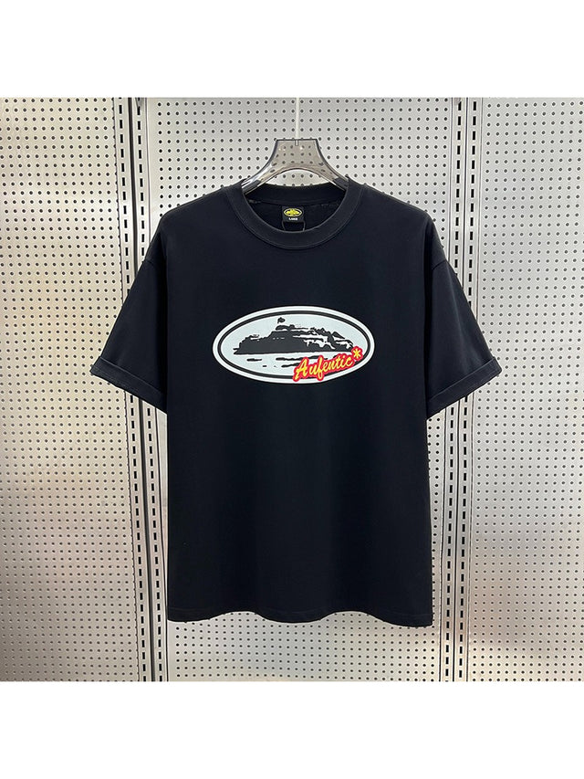 Remera negra con emblema y detalle naranja | Corteiz