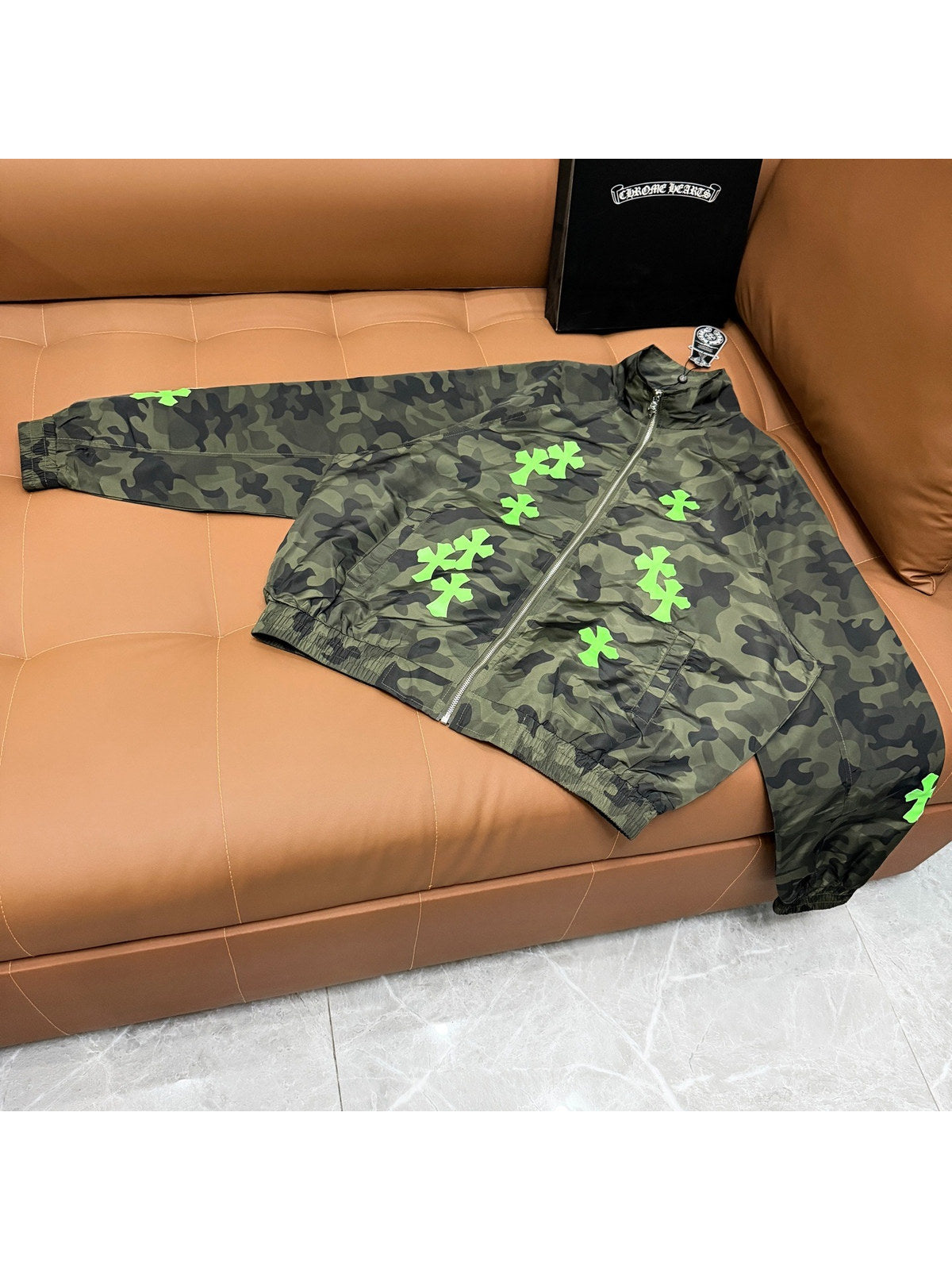 Campera camuflada con cruces verdes | Chrome Hearts