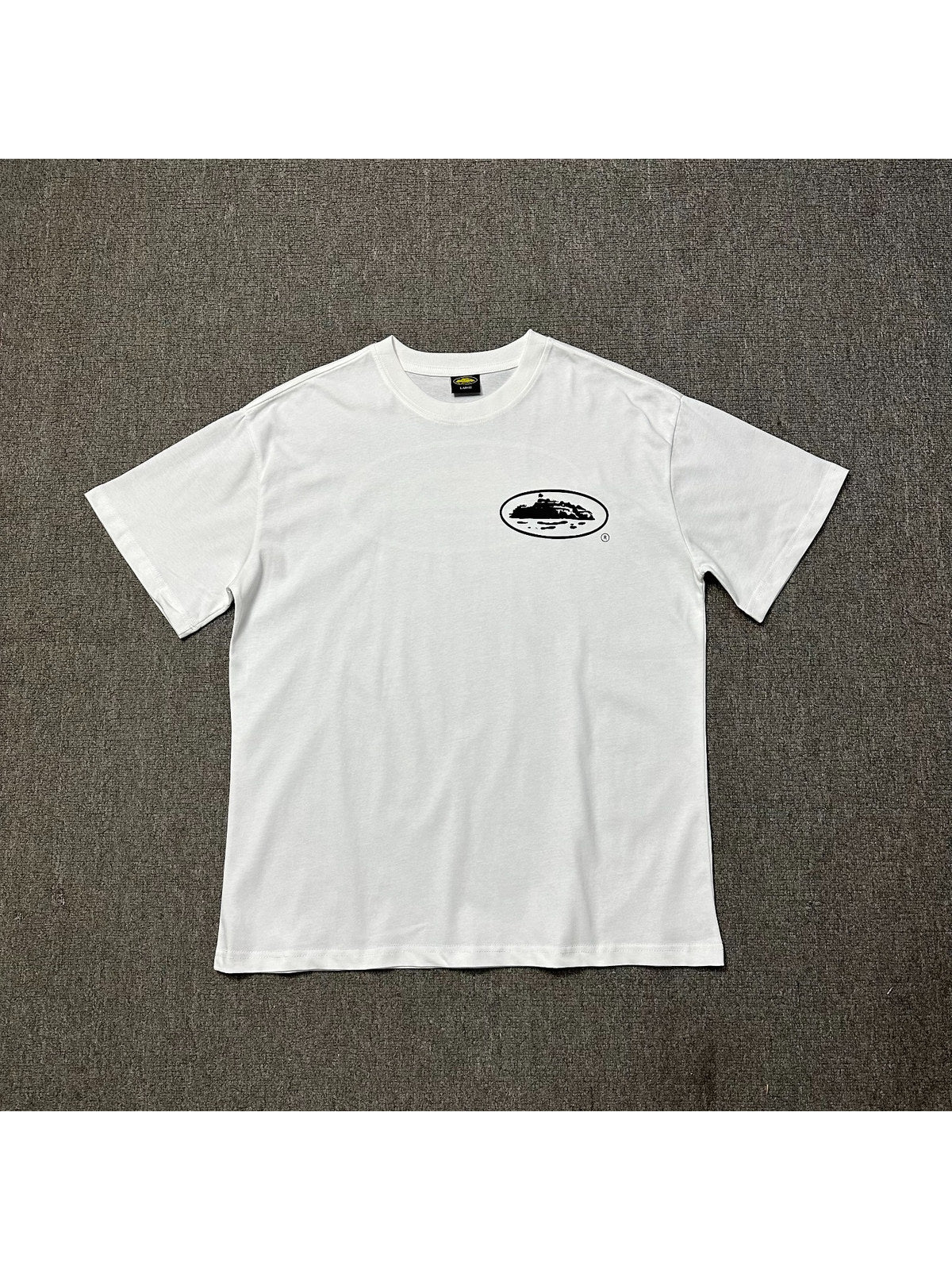 Remera blanca con emblema pequeño | Corteiz