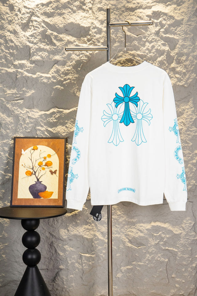 Remera manga larga blanca con cruces turquesa — Chrome Hearts