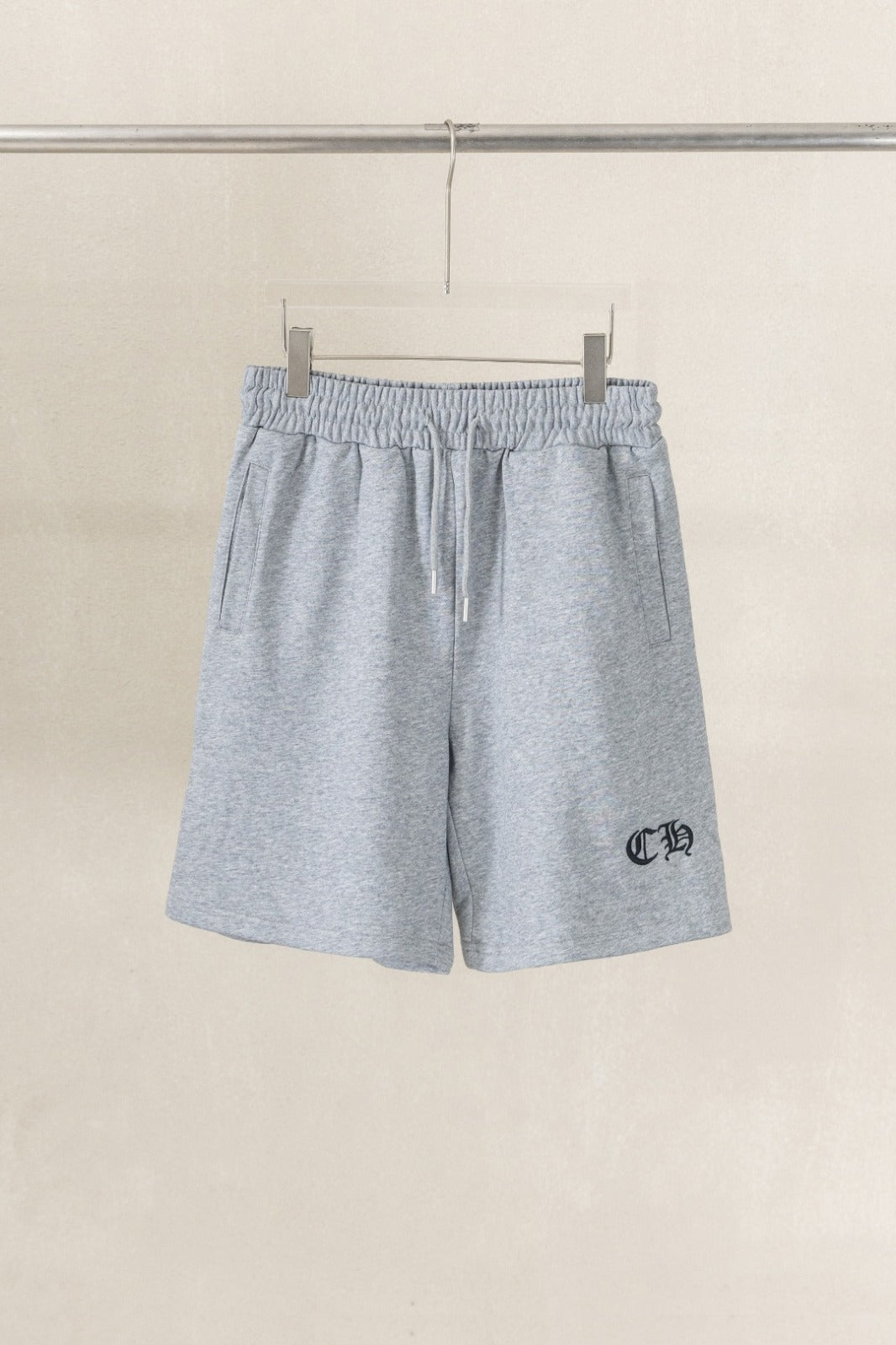 Short gris con cruces oscuras — Chrome Hearts