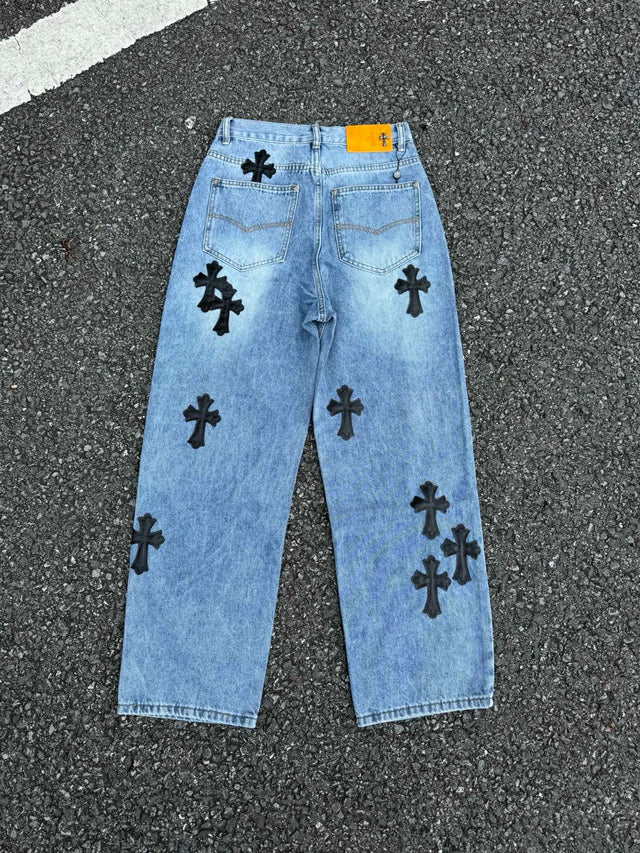 Jean azul claro con cruces negras — Chrome Hearts