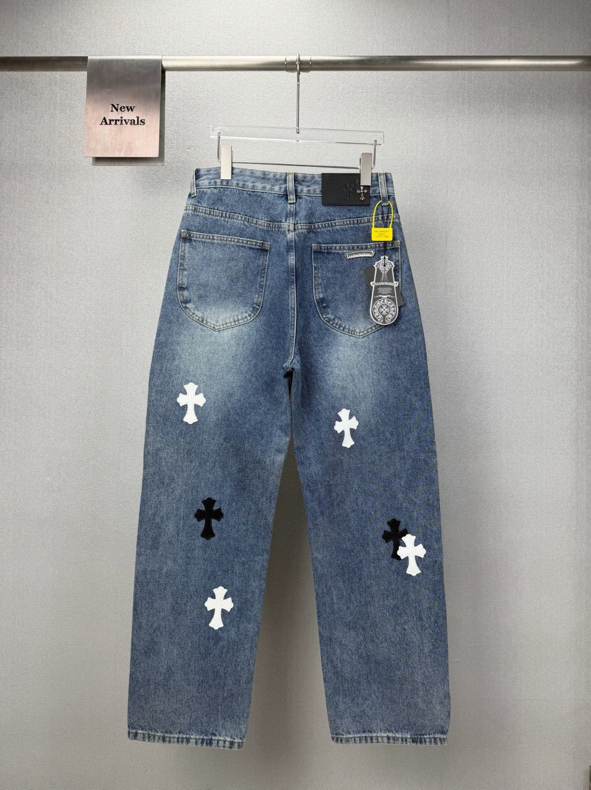 Jean azul con cruces blancas y negras — Chrome Hearts