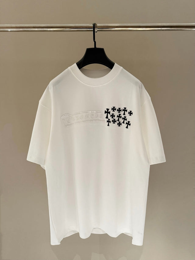 Remera blanca con estampado de cruces en cascada — Chrome Hearts