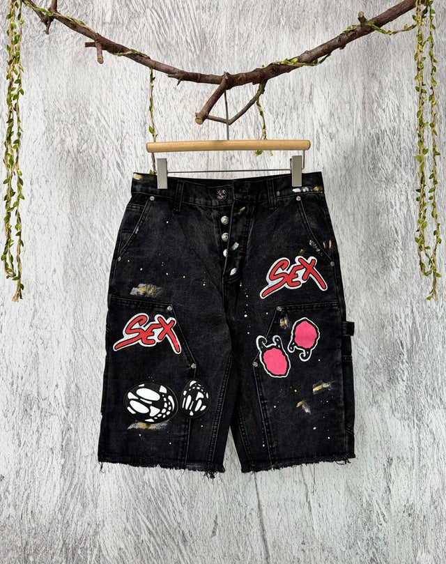 Bermuda de jean negra con parches gráficos — Chrome Hearts