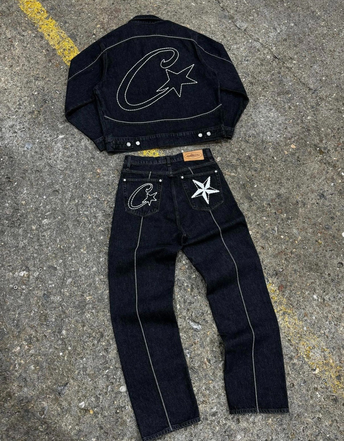 Conjunto de jean oscuro con estrella — Corteiz