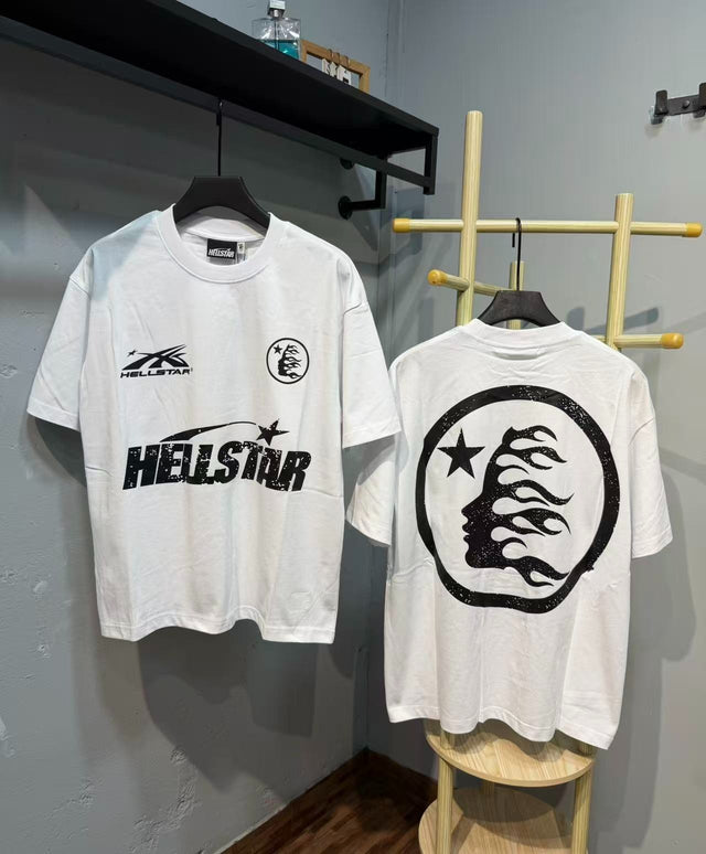 Remera Hellstar blanca con múltiples logos negros — Hellstar