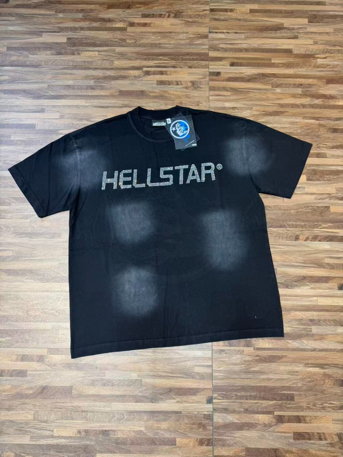 Remera Hellstar negra lavada con letras grises — Hellstar