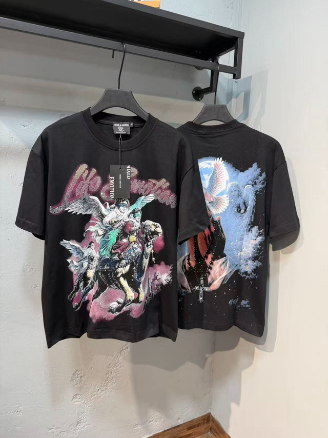 Remera negra con jinete en tonos rosa · Mixed Emotion — Mixed Emotion